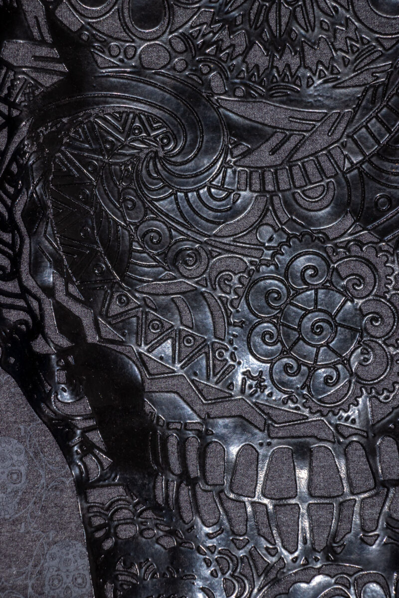 Camiseta Calavera Relieve - Image 3